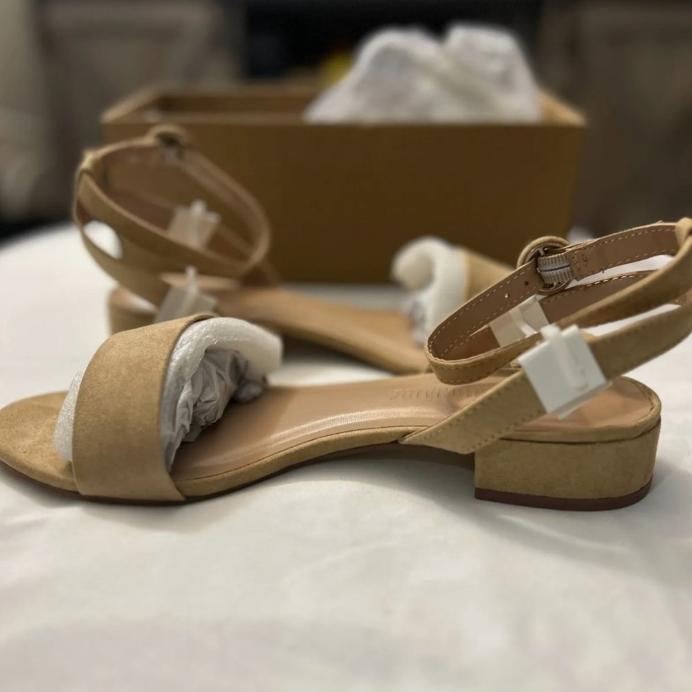 Women's Dressy Sandal Cushionaire Beige Nude, block heel 6.5W NEW